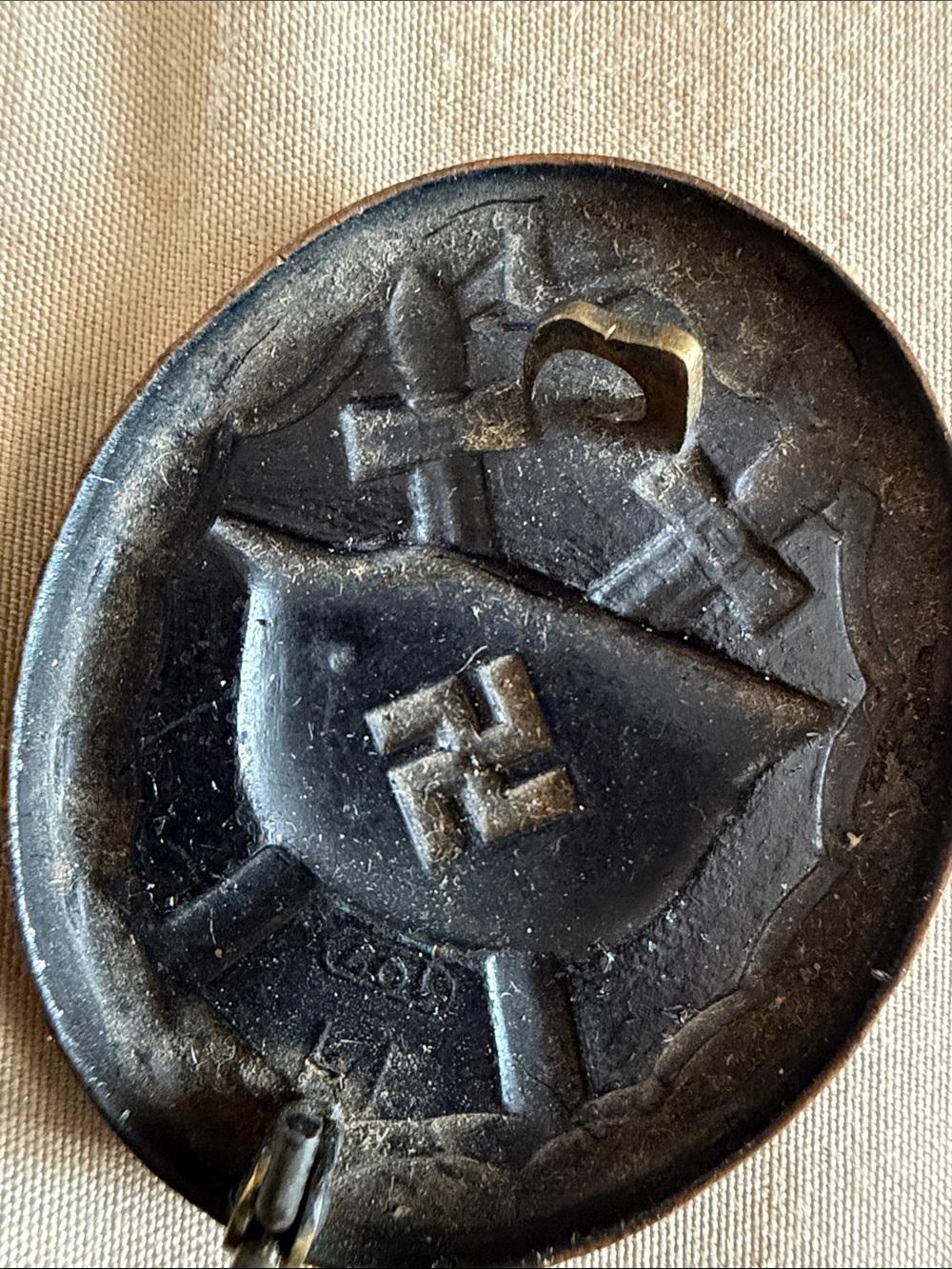 Bronze WWII German Badge Wound Badge - Picture 3 of 4